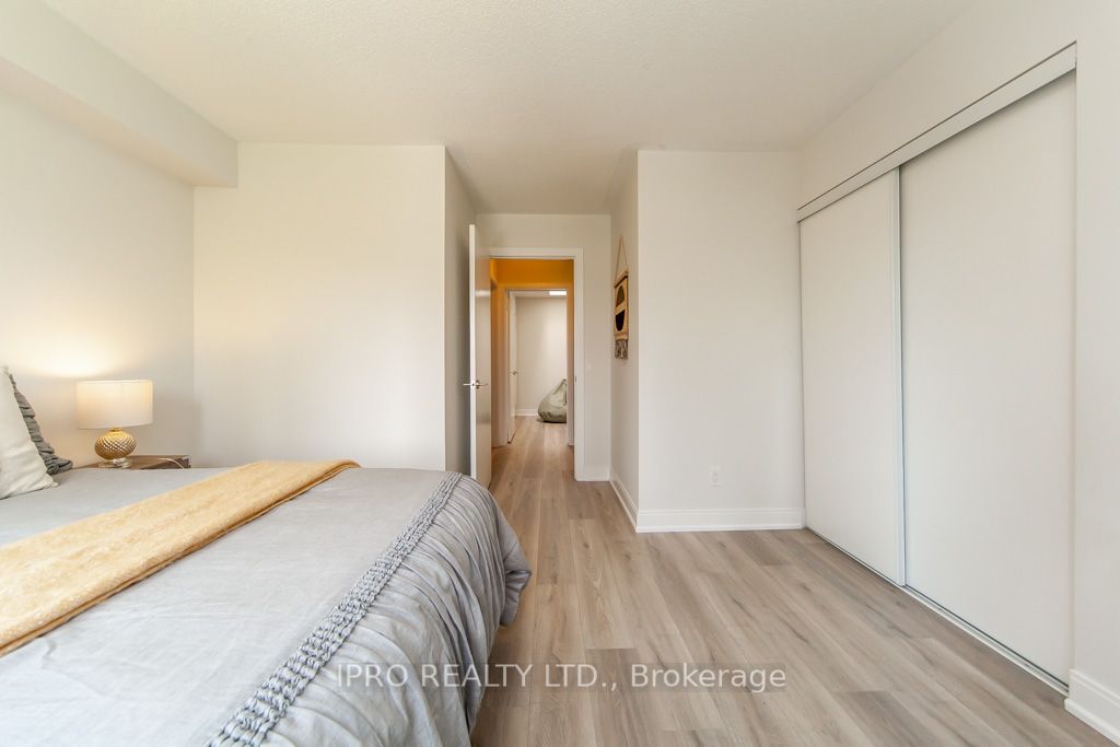 315 Village Green Sq, #51