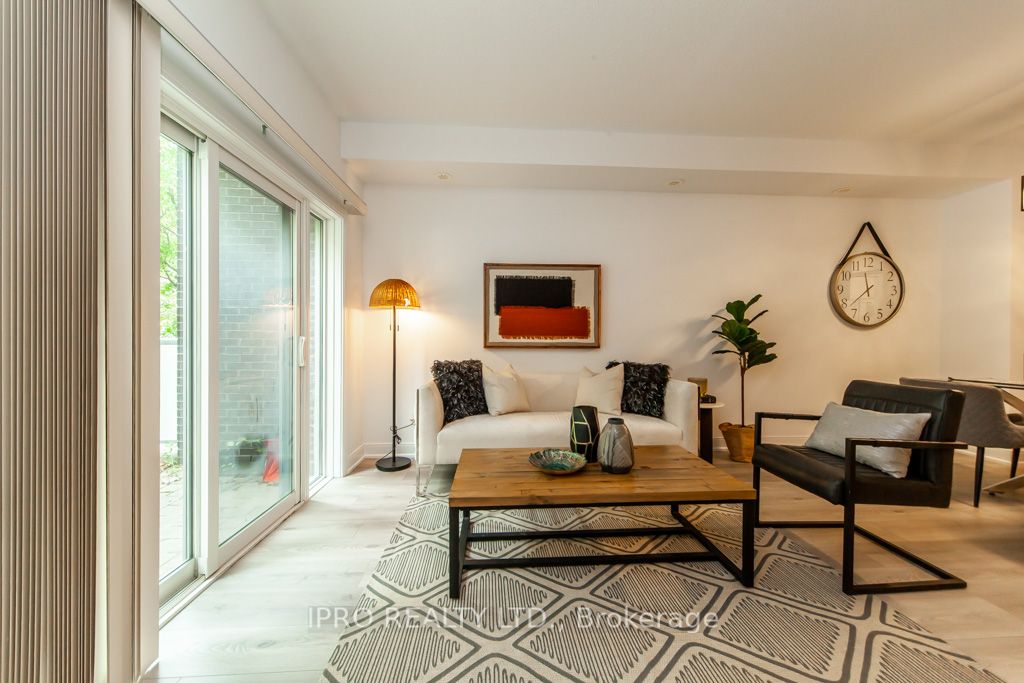 315 Village Green Sq, #51