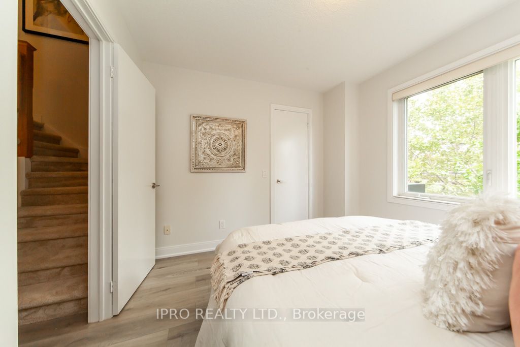 315 Village Green Sq, #51