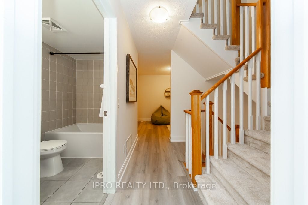 315 Village Green Sq, #51