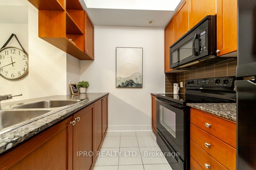 315 Village Green Sq, #51