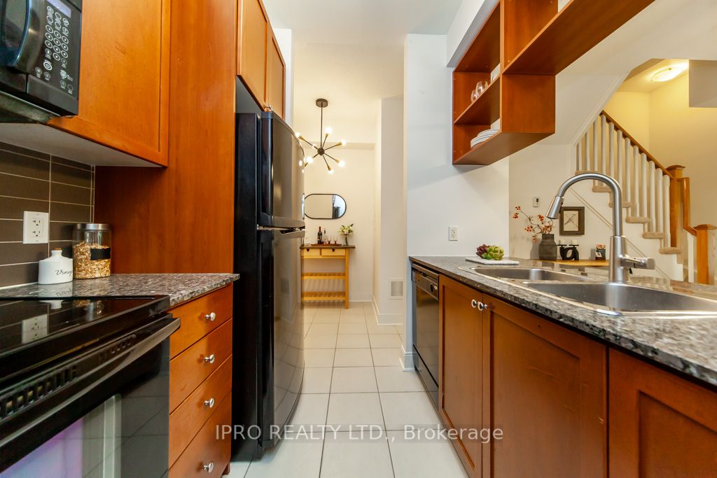 315 Village Green Sq, #51