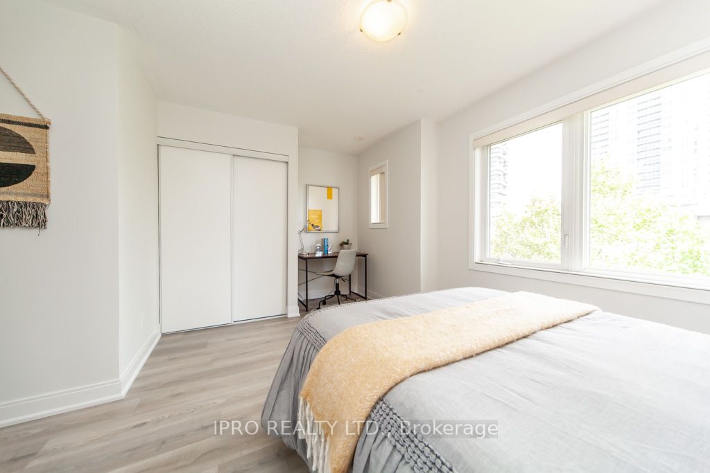 315 Village Green Sq, #51