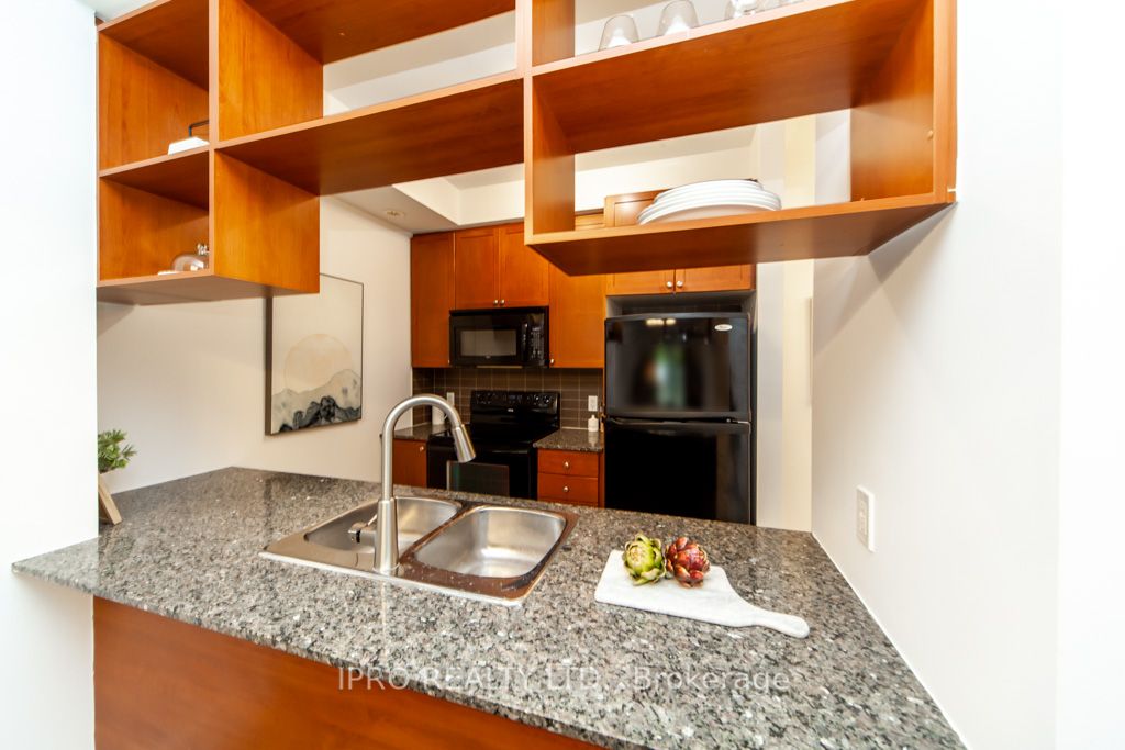 315 Village Green Sq, #51