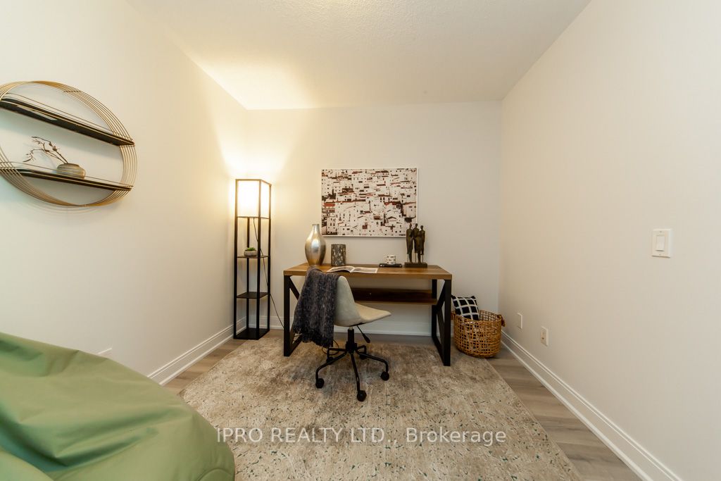 315 Village Green Sq, #51