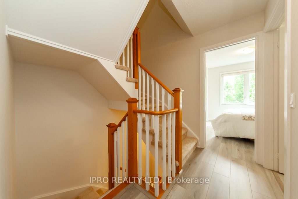 315 Village Green Sq, #51
