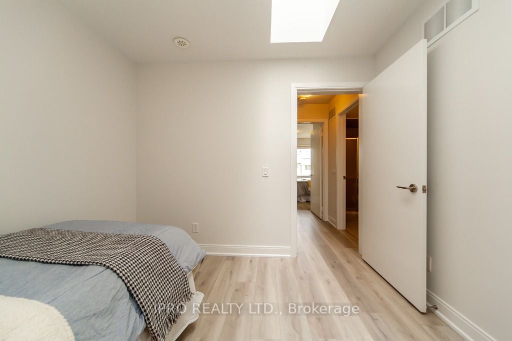 315 Village Green Sq, #51