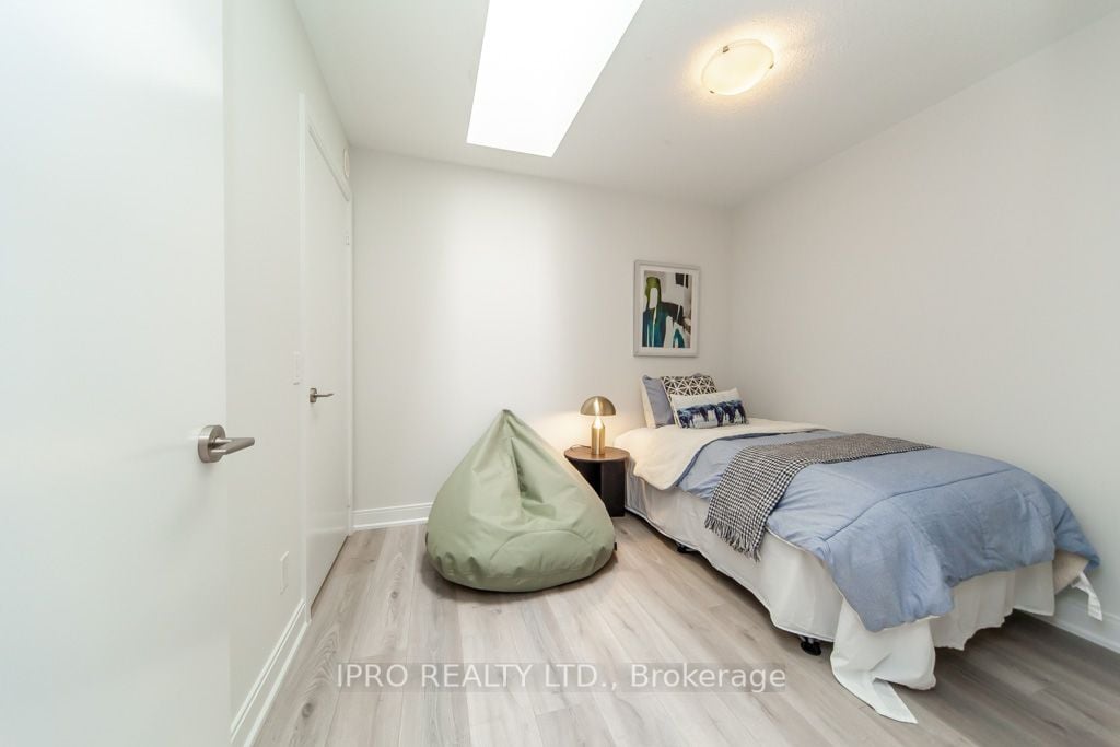 315 Village Green Sq, #51
