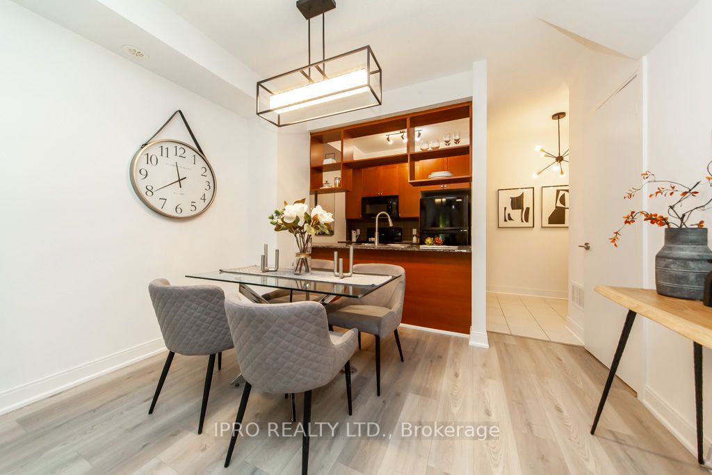 315 Village Green Sq, #51