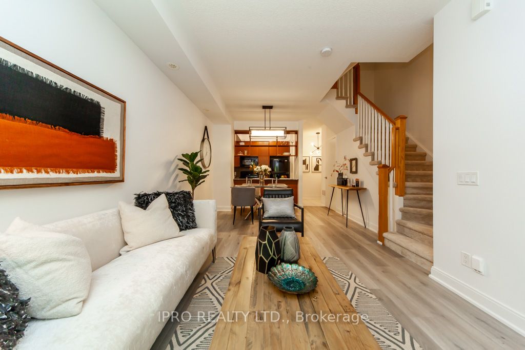 315 Village Green Sq, #51