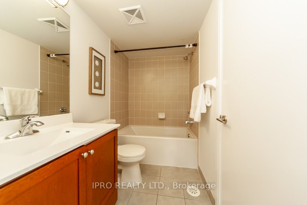 315 Village Green Sq, #51