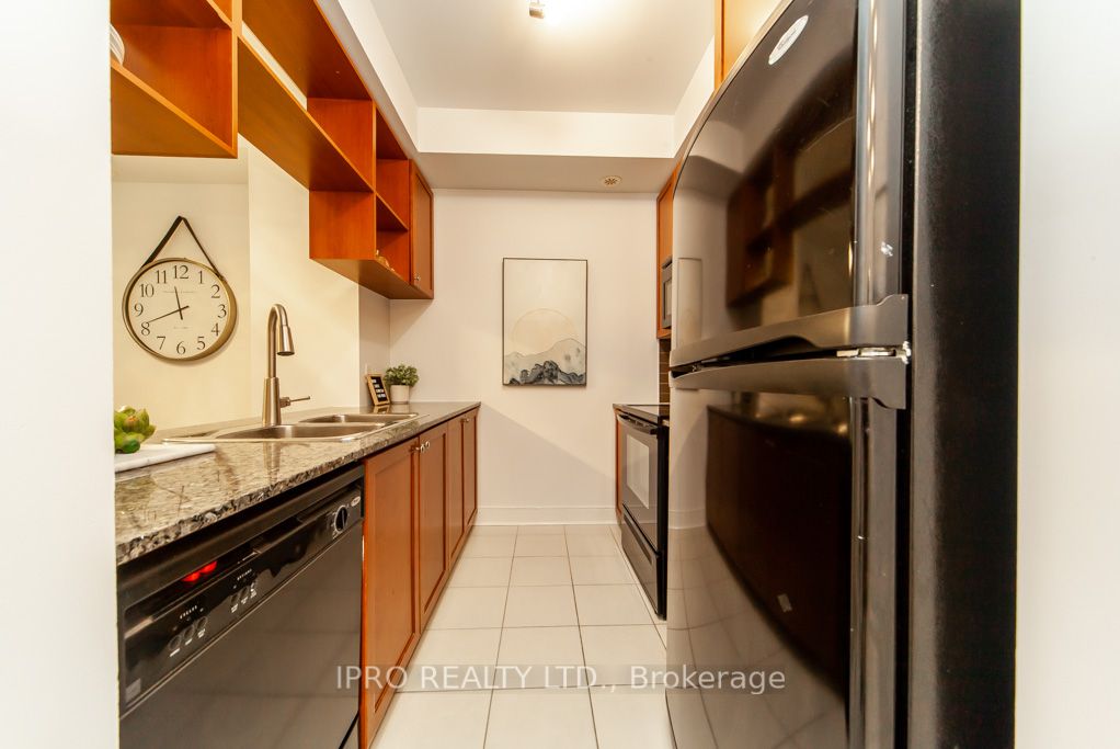 315 Village Green Sq, #51