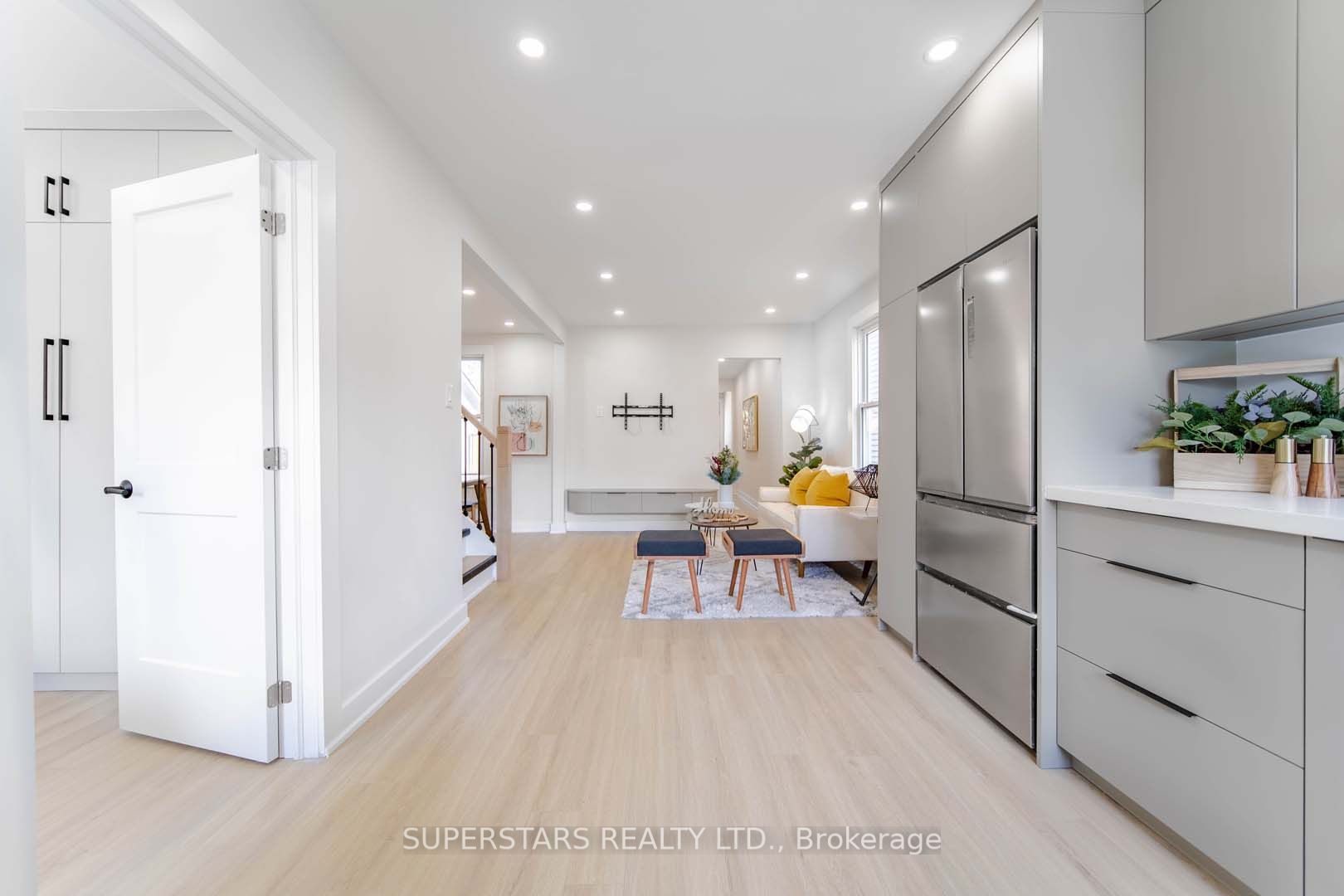 14 Pinegrove Avenue