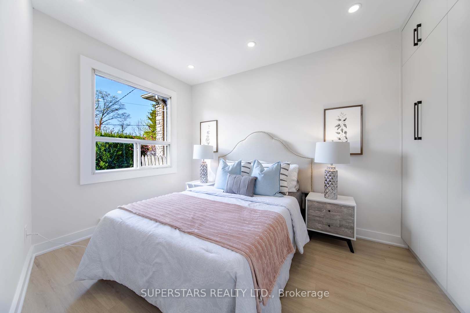14 Pinegrove Avenue