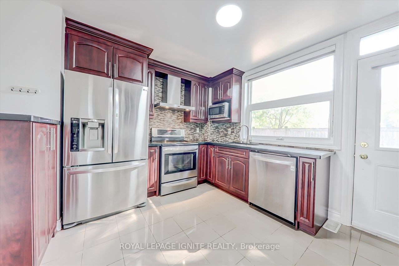 8 Fairwood Cres, #123