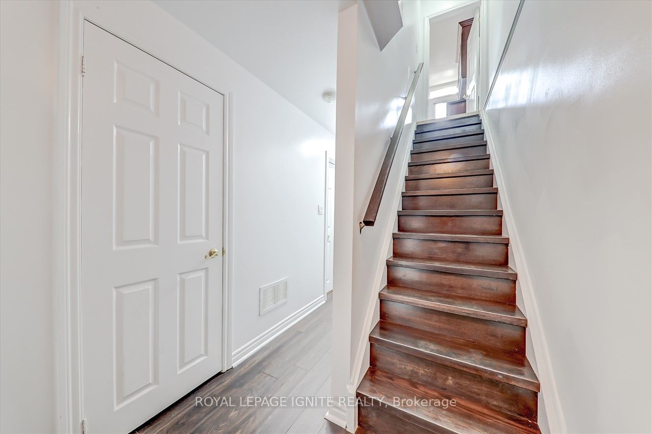 8 Fairwood Cres, #123