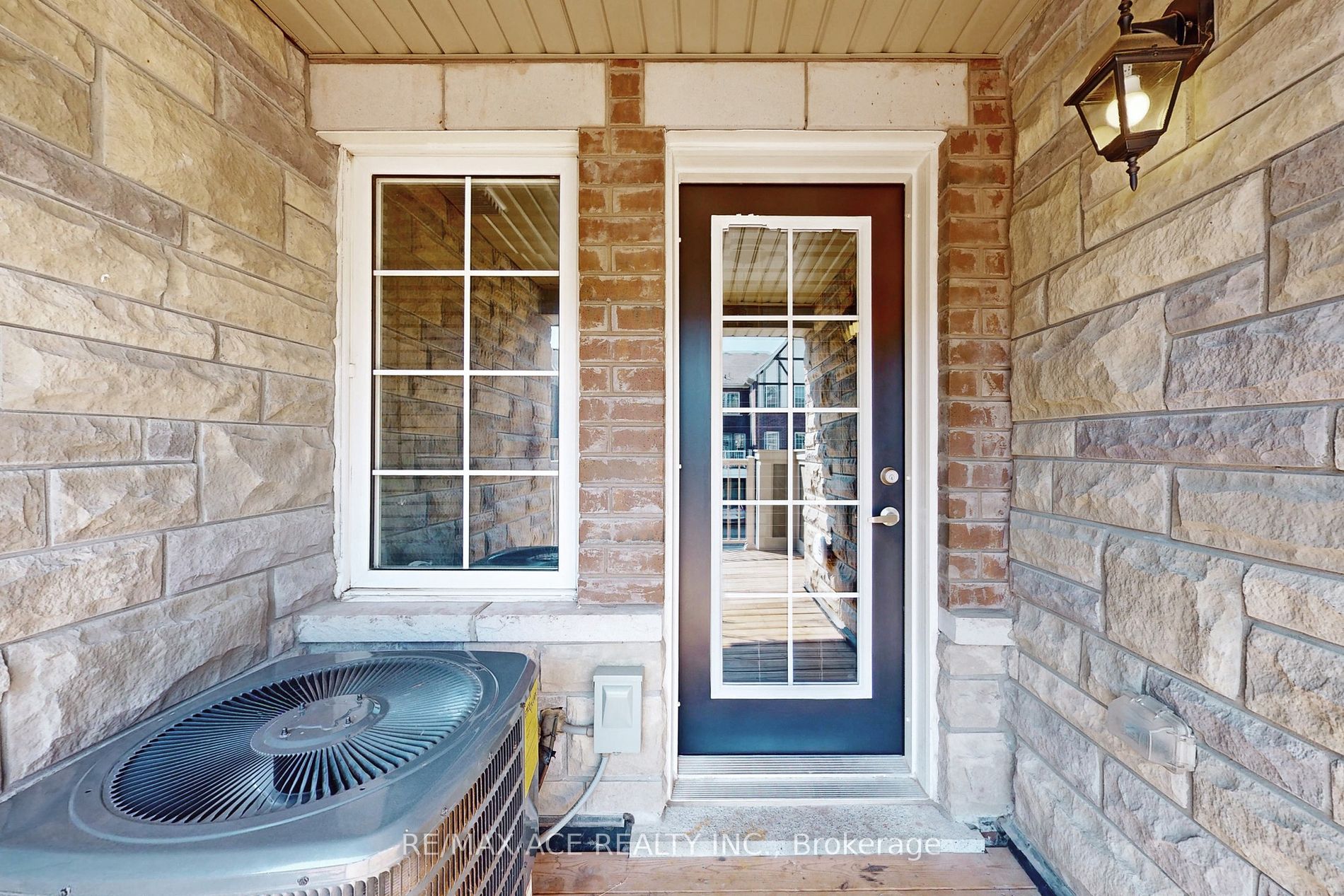 8 Goldeye St