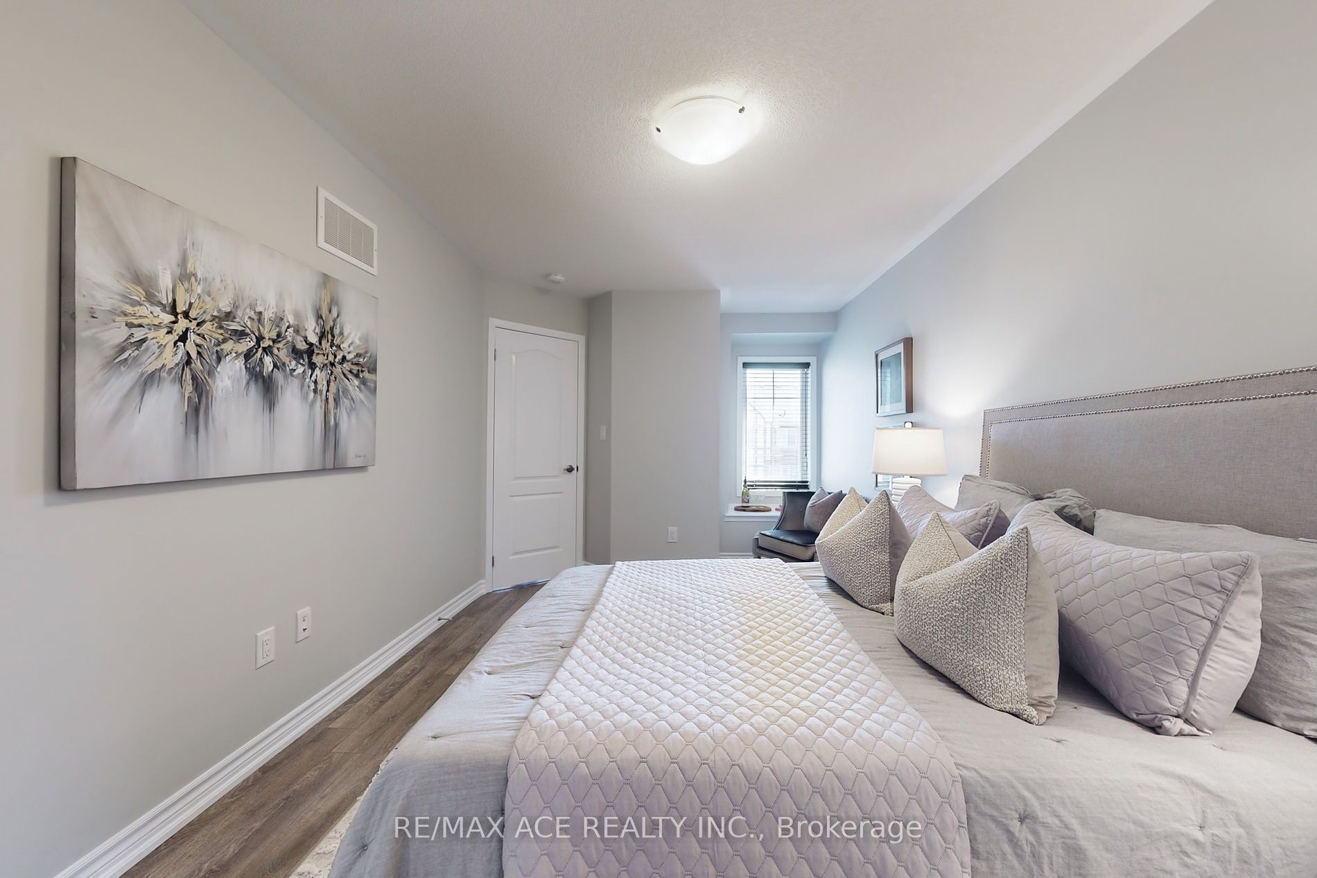 8 Goldeye St