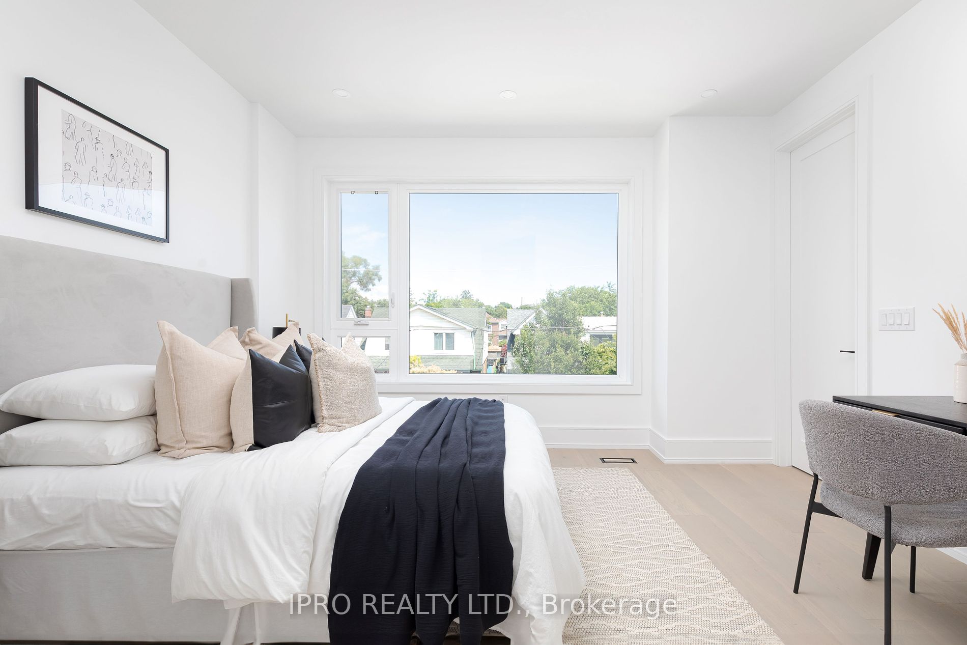 12 Leroy Ave