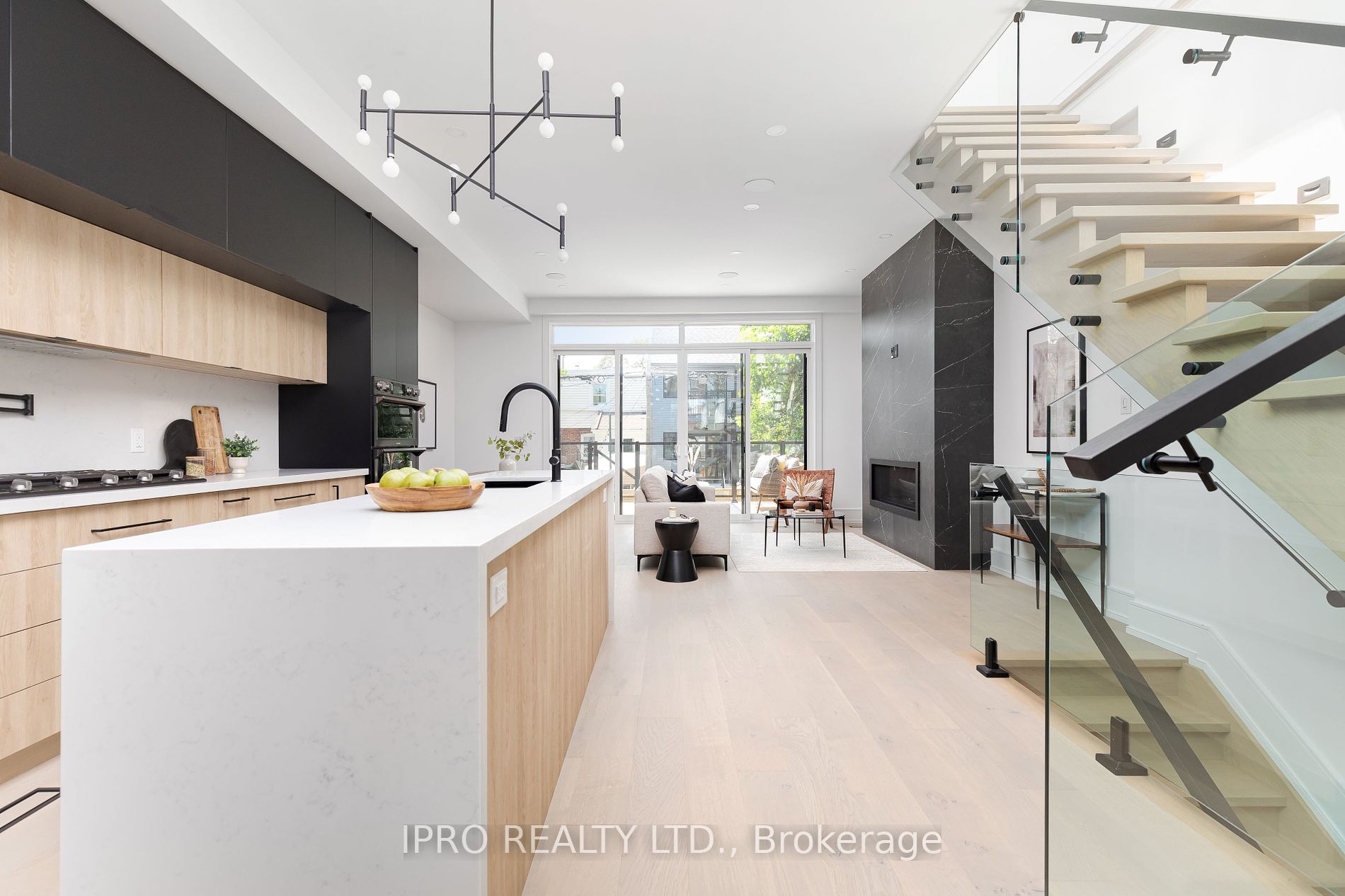 12 Leroy Ave