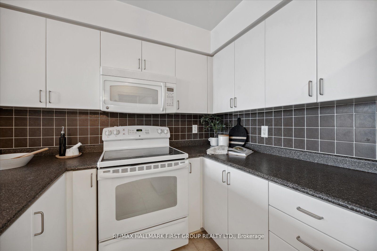 1600 Charles St, #707