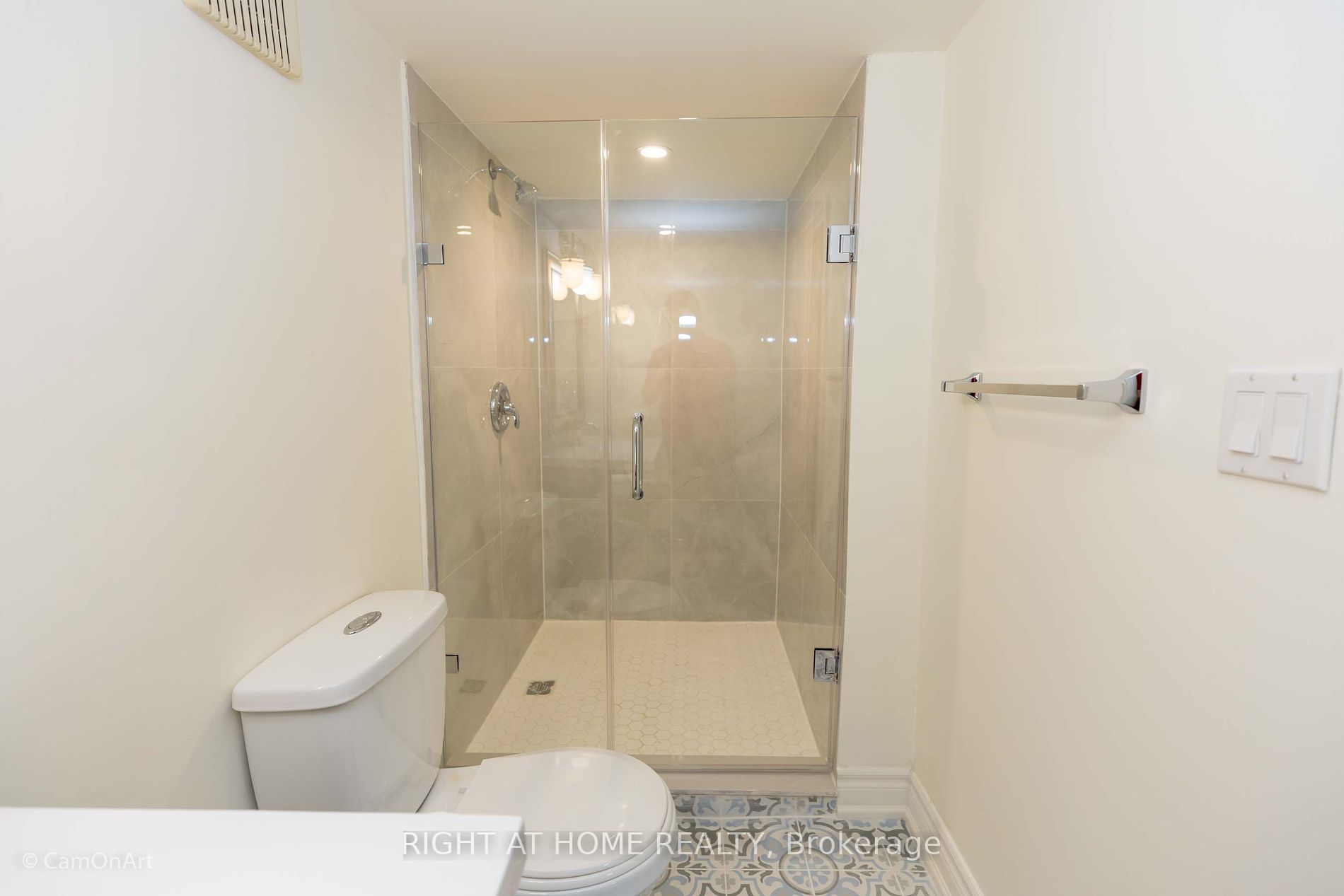 1 Lyncroft Dr