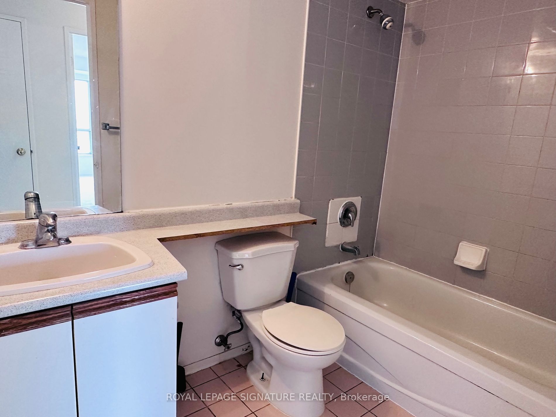 1470 Midland Ave, #409