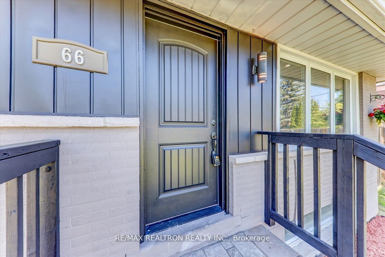66 Thickson Road N, #MAIN