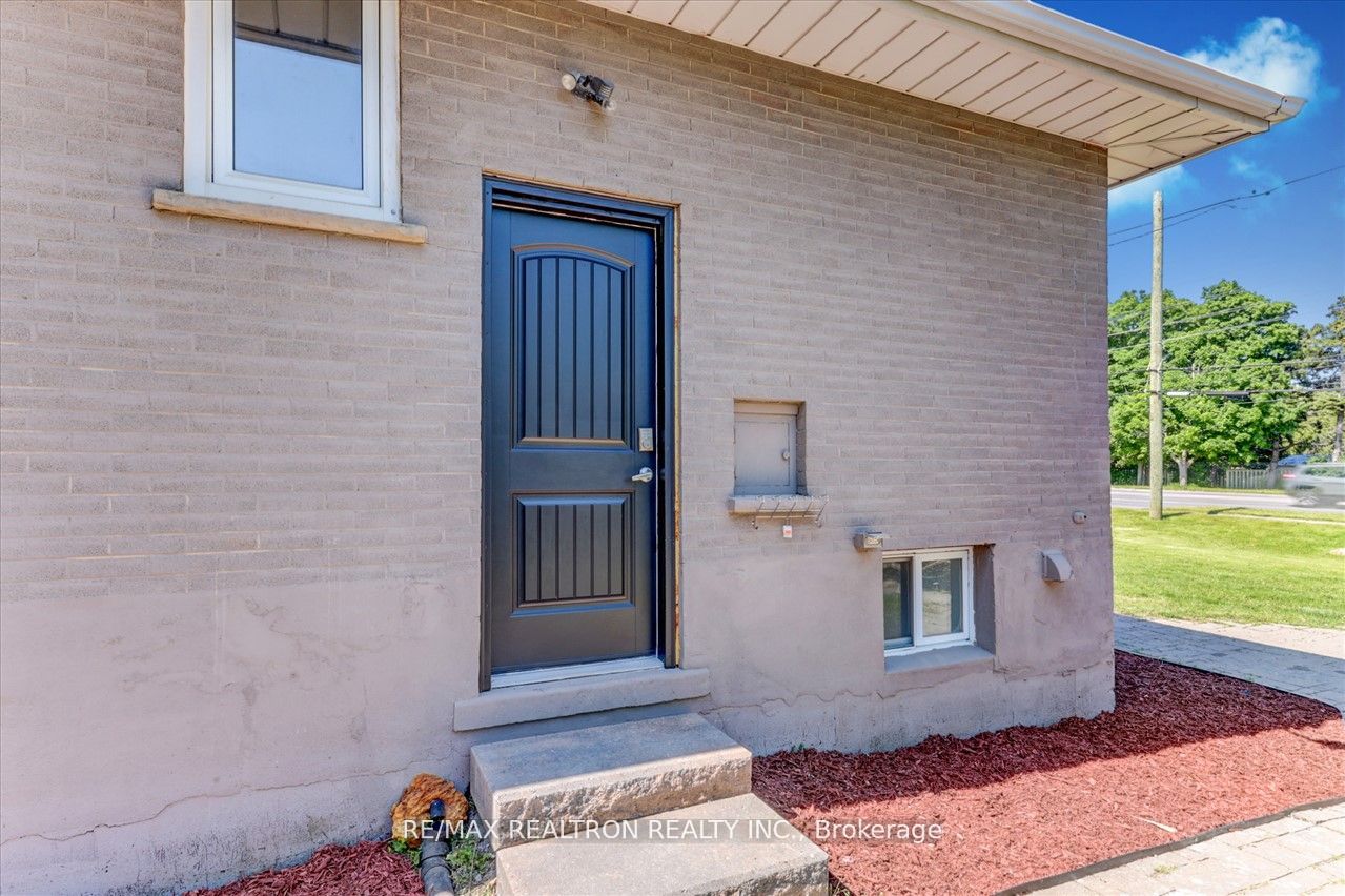 66 Thickson Rd N, #Bsmt