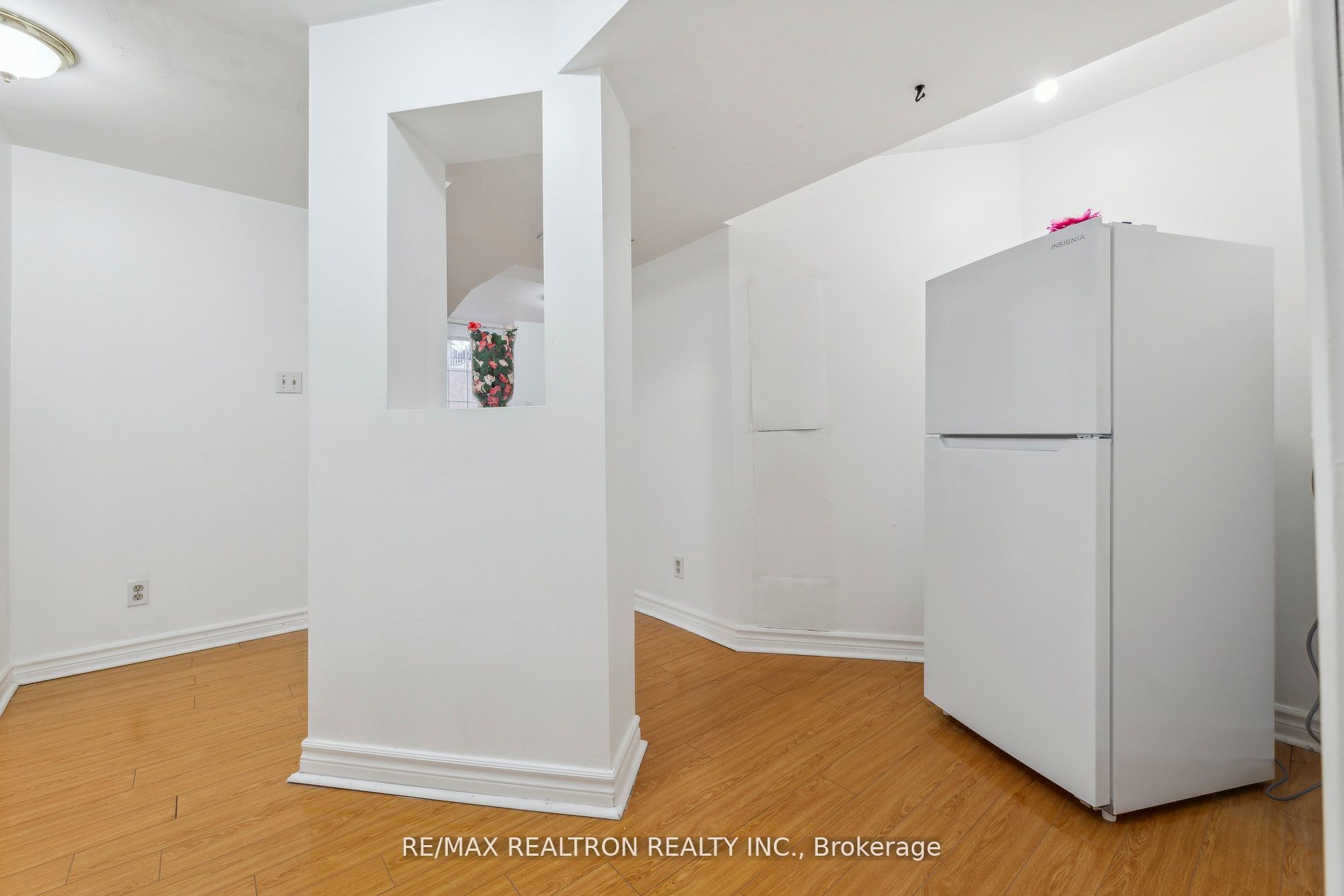 18 Charlton Cres