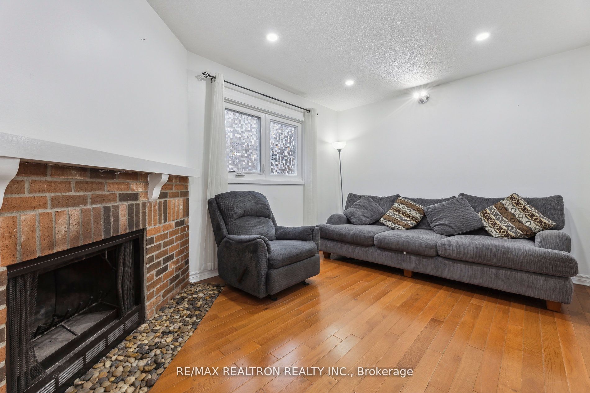 18 Charlton Cres
