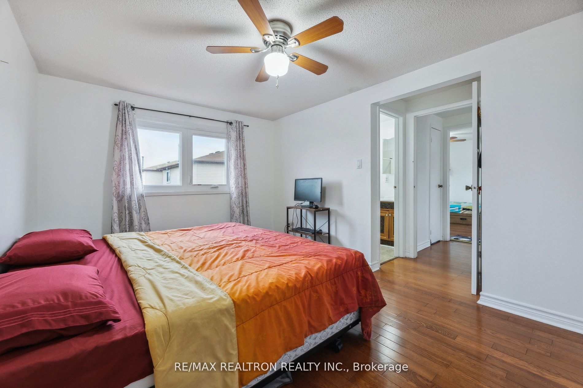 18 Charlton Cres