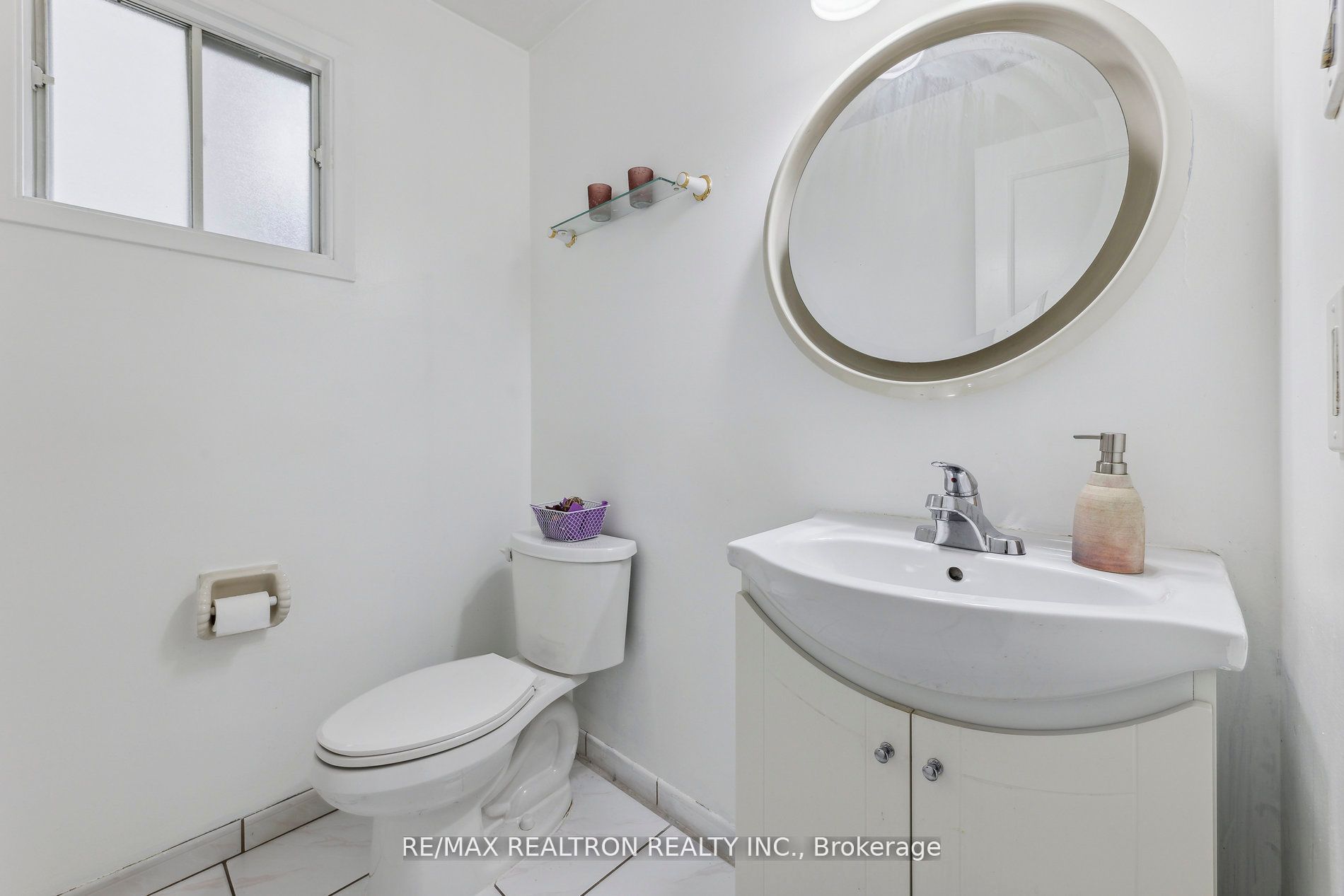 18 Charlton Cres