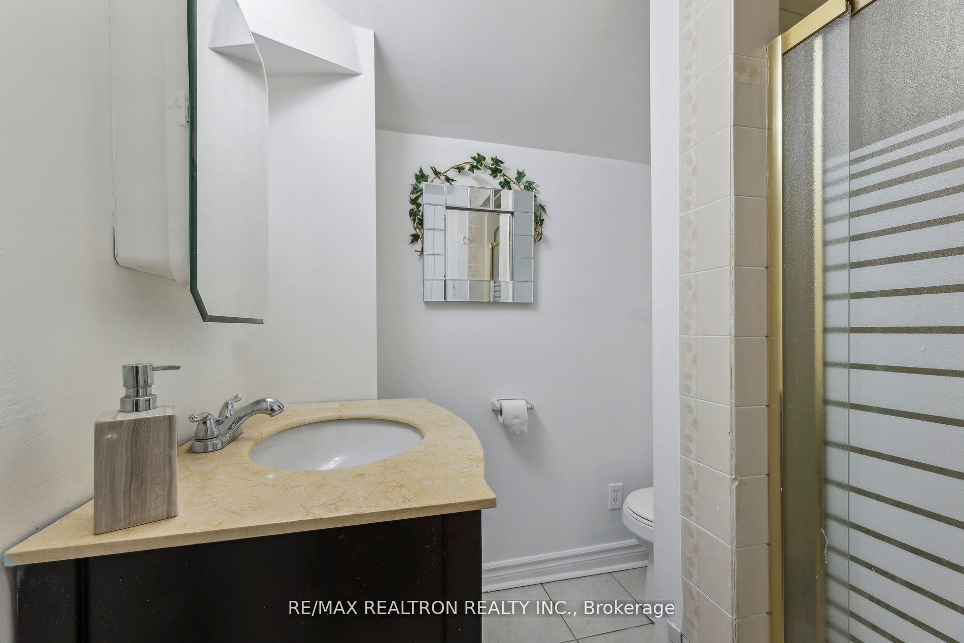 18 Charlton Cres