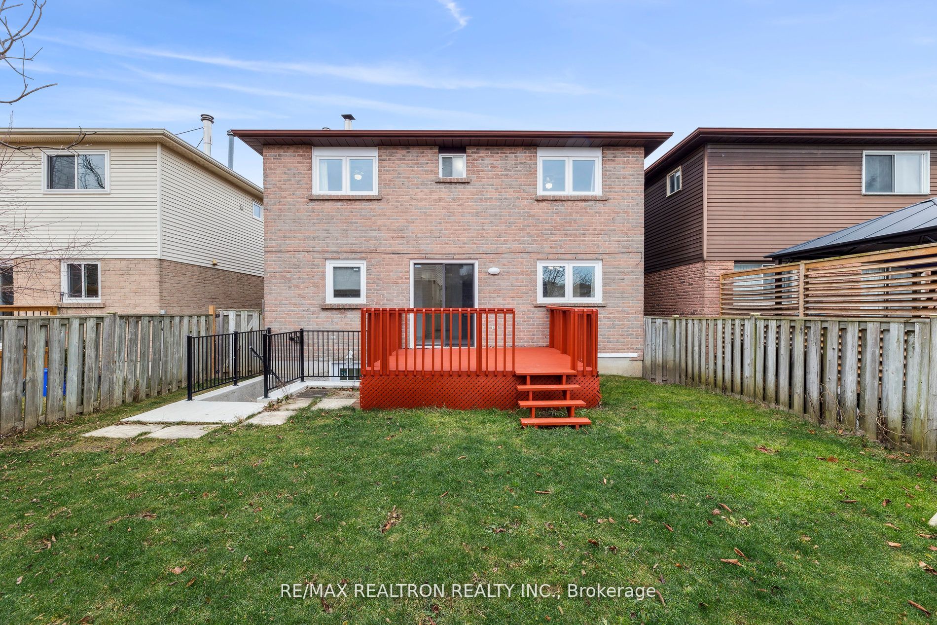 18 Charlton Cres