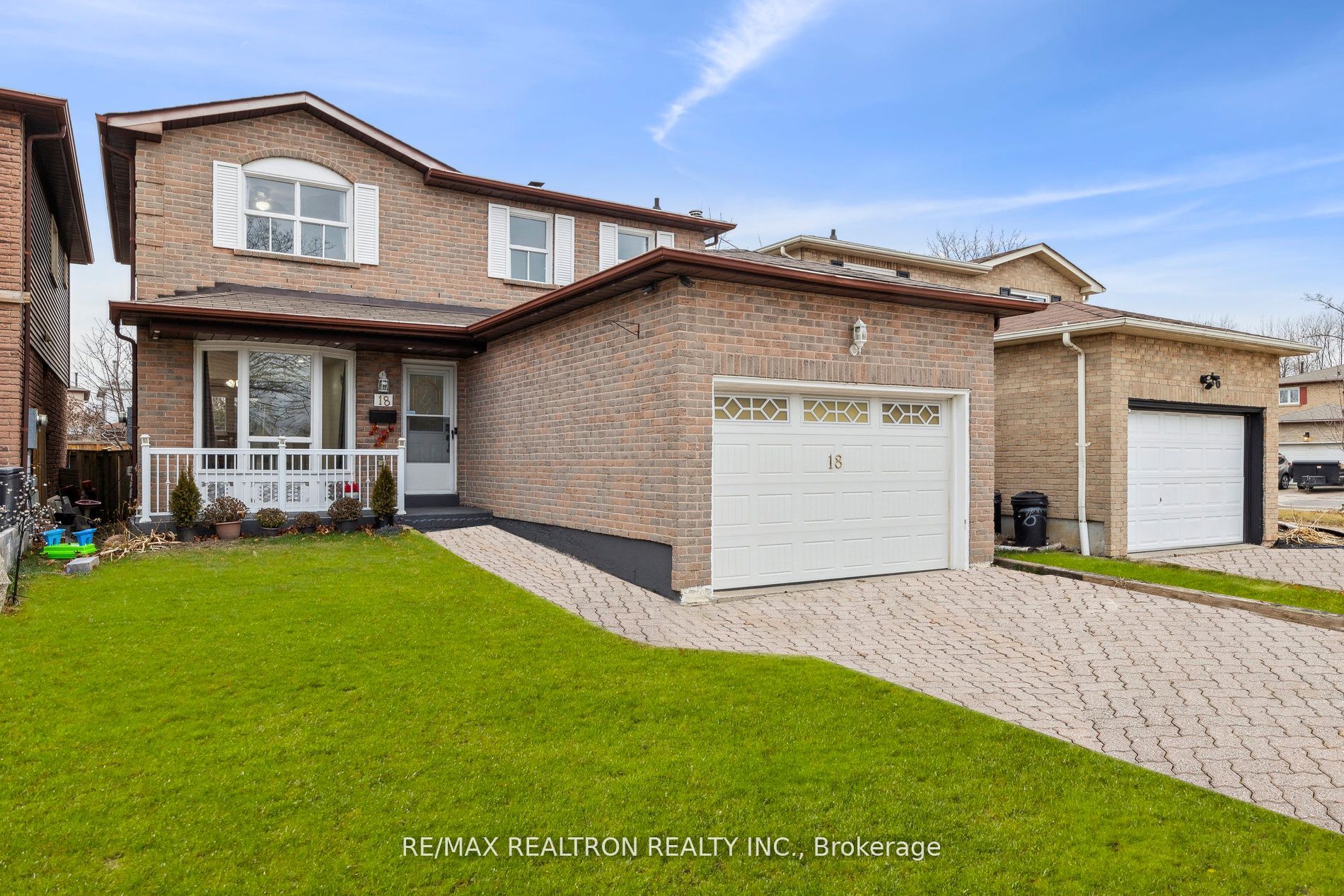 18 Charlton Cres