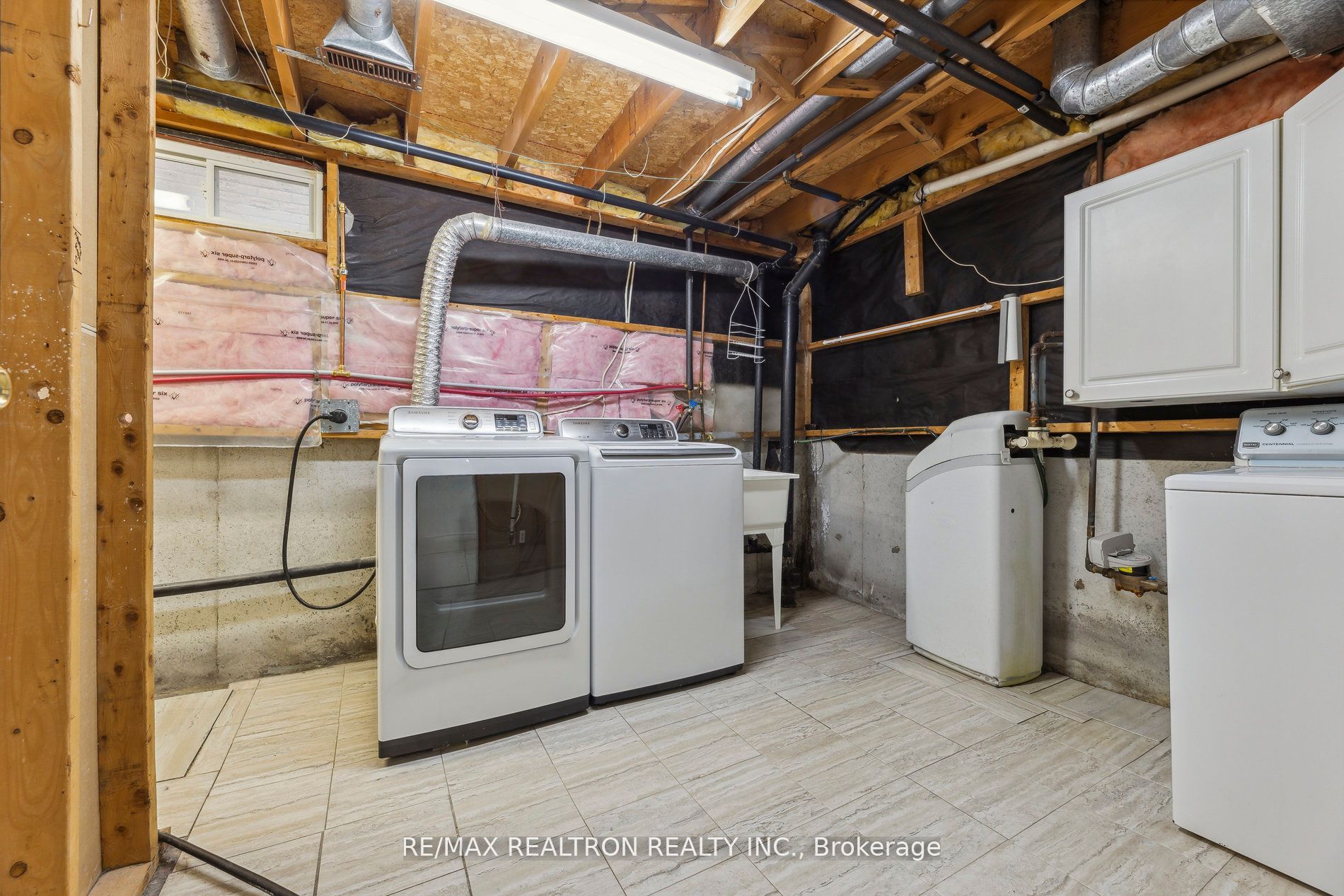 18 Charlton Cres