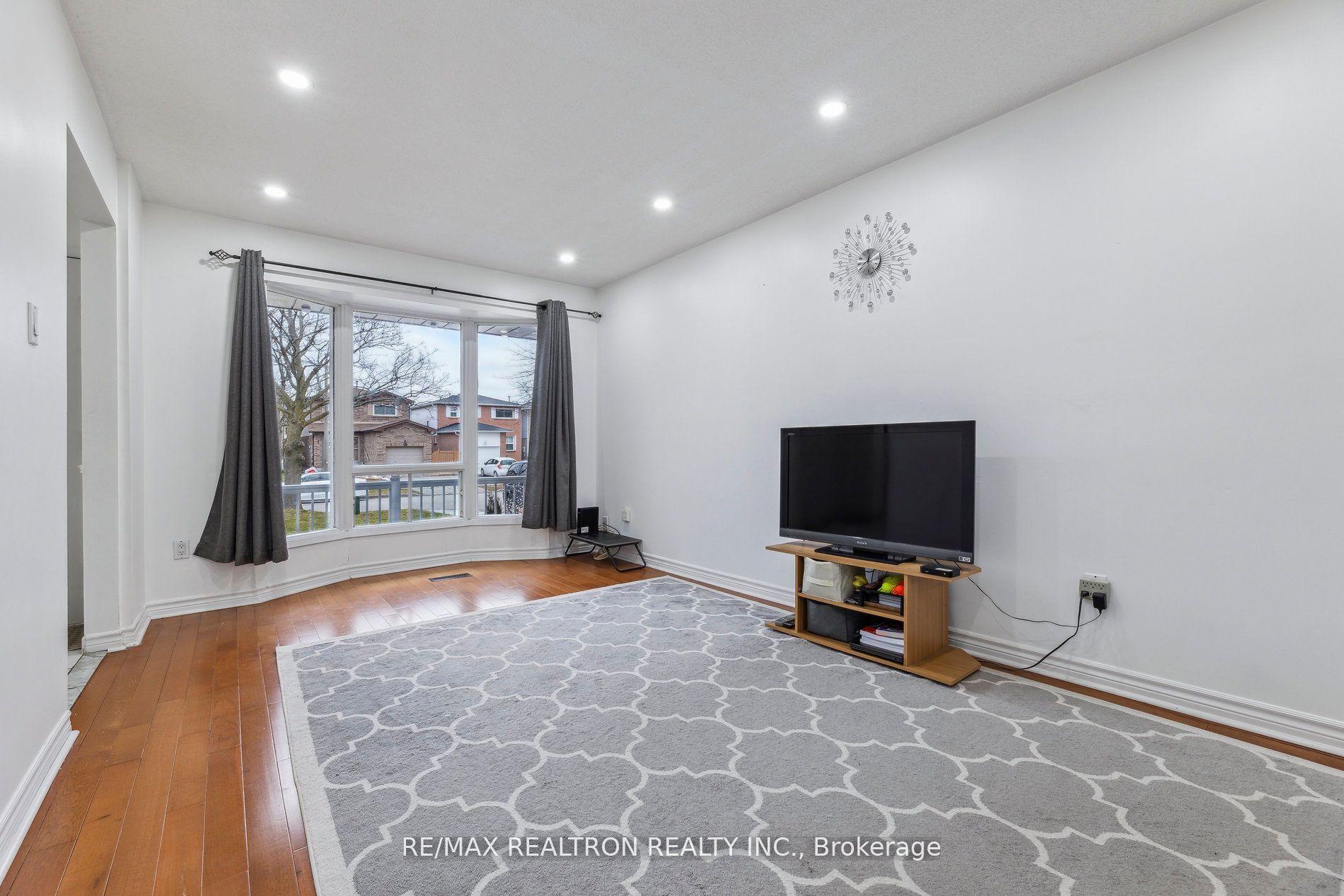 18 Charlton Cres