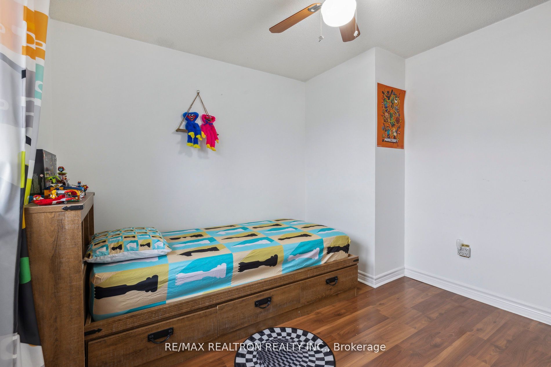 18 Charlton Cres