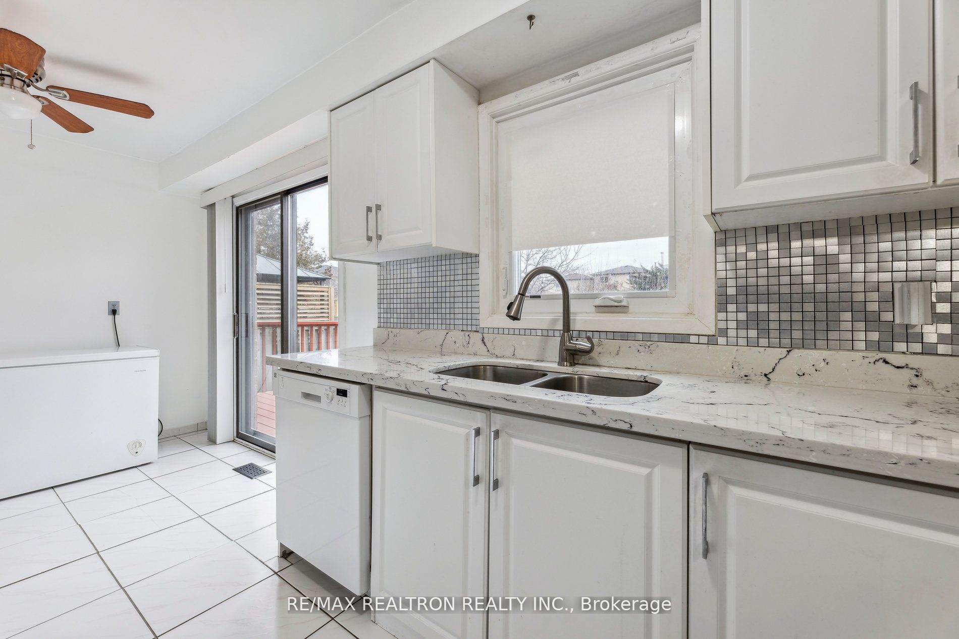18 Charlton Cres