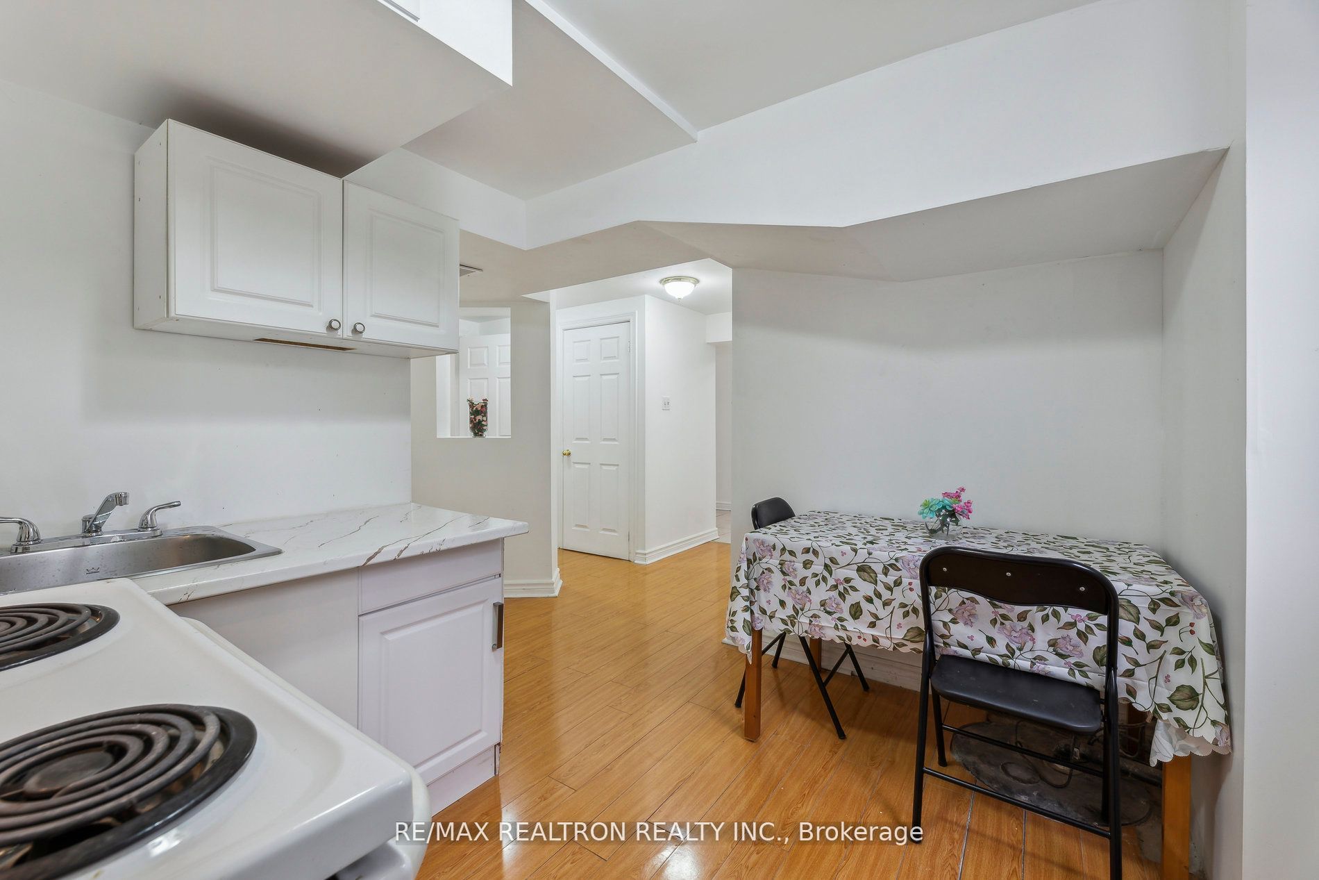 18 Charlton Cres