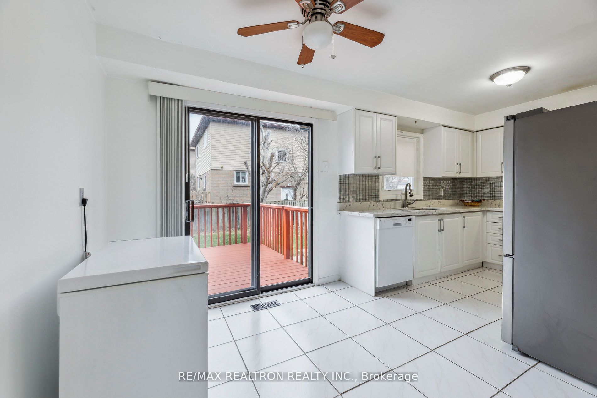 18 Charlton Cres