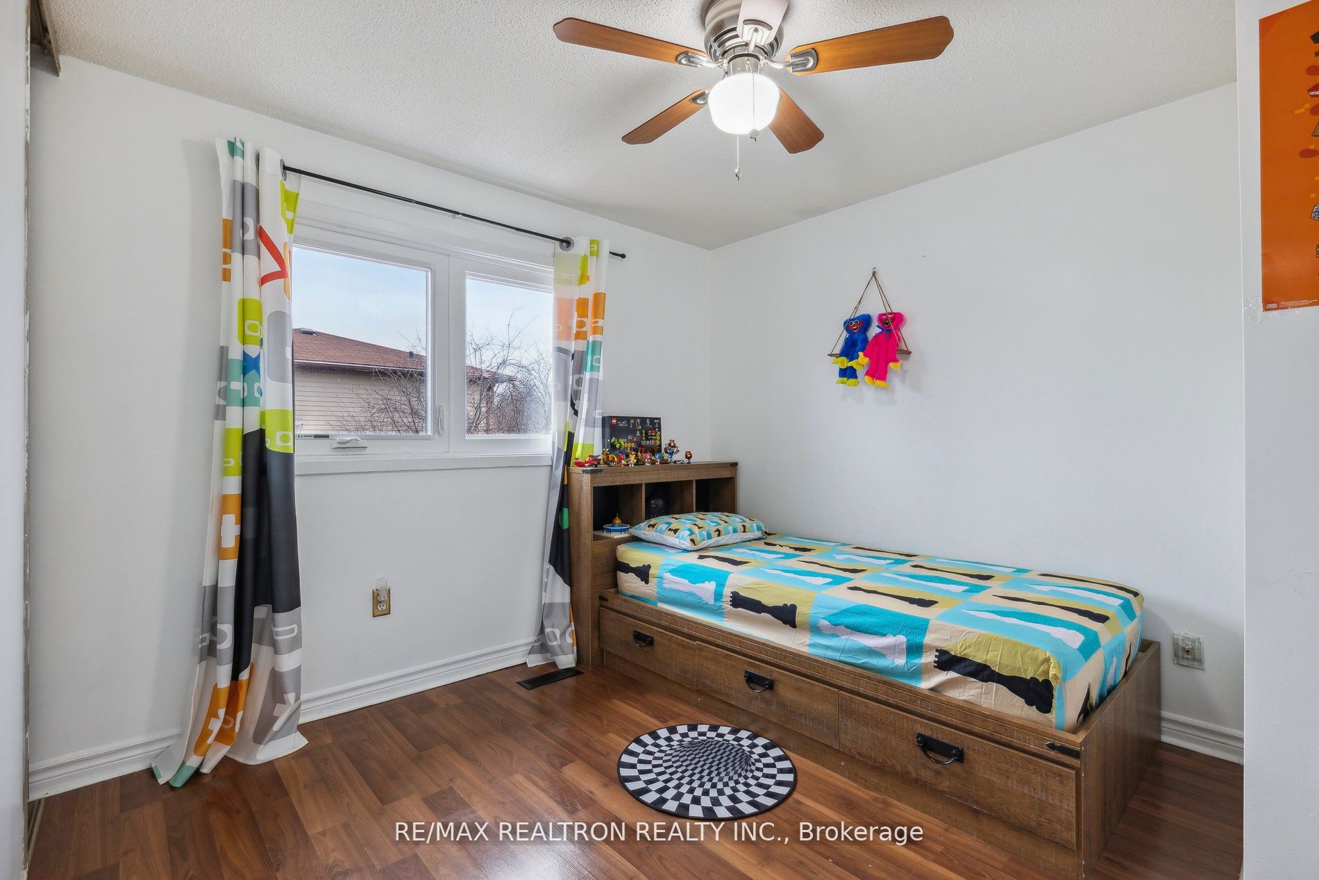 18 Charlton Cres