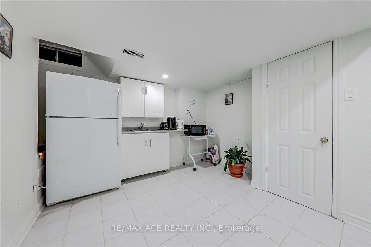 35 Lax Avenue