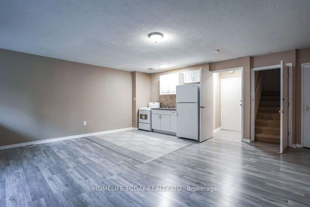 4060 Lawrence Avenue E #204