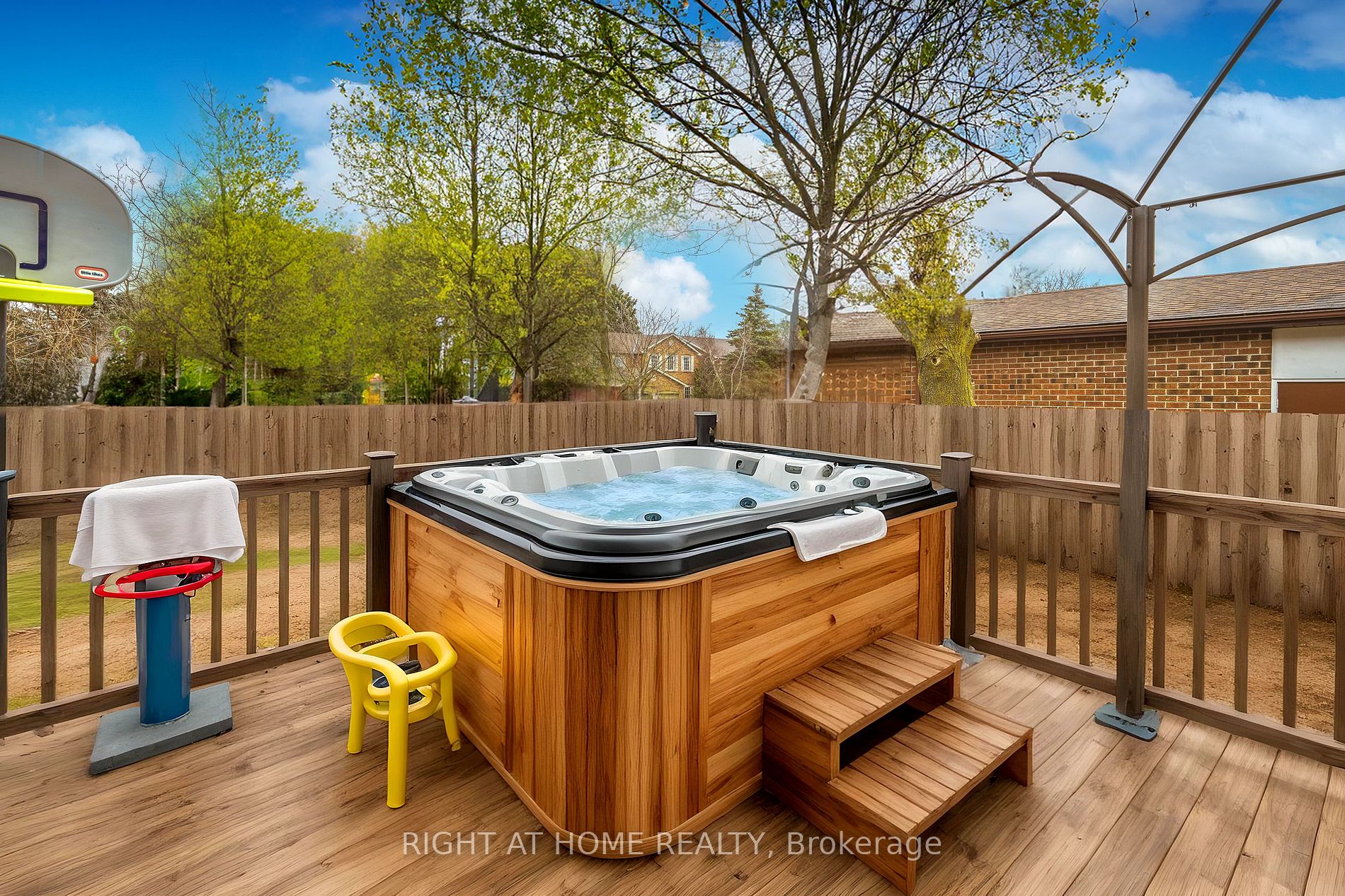 533 Braeburn Cres