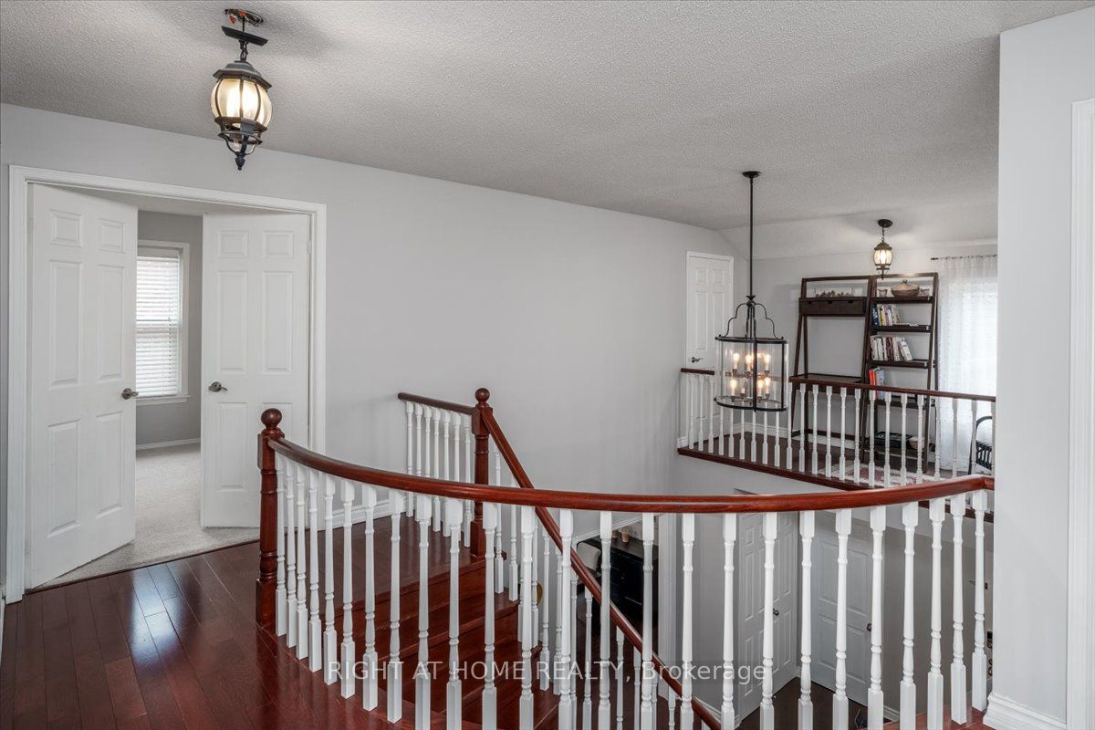 533 Braeburn Cres