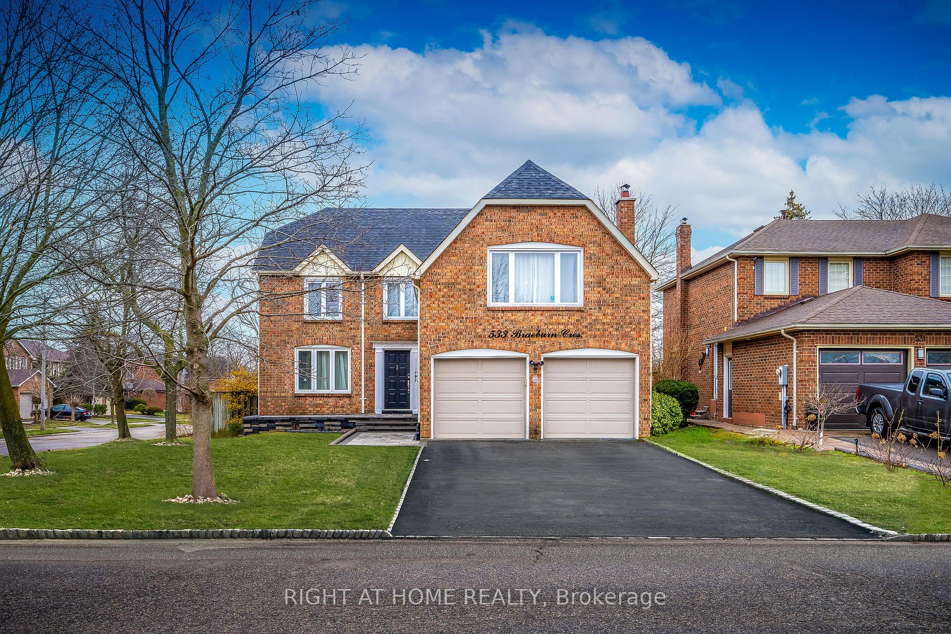 533 Braeburn Cres