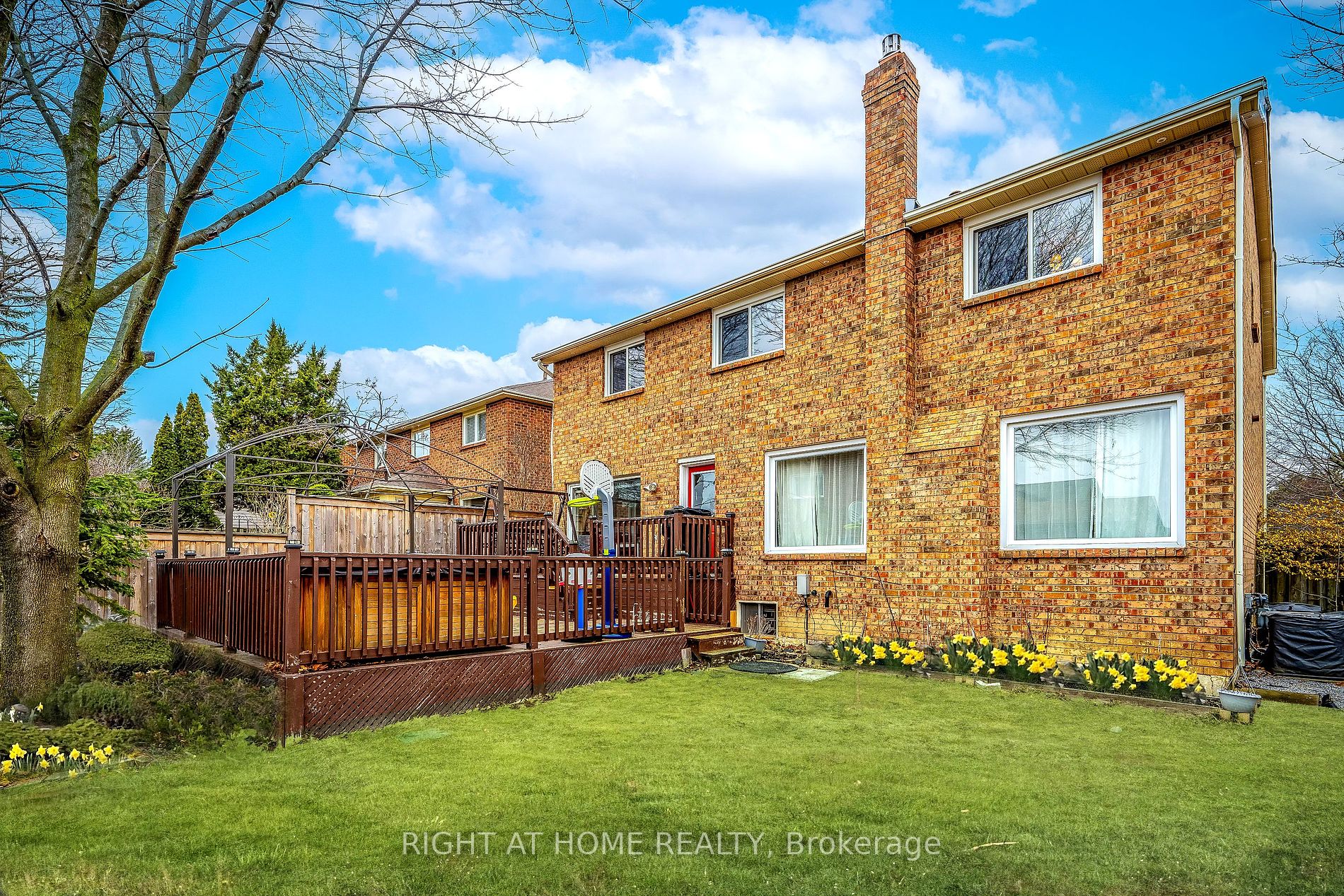 533 Braeburn Cres