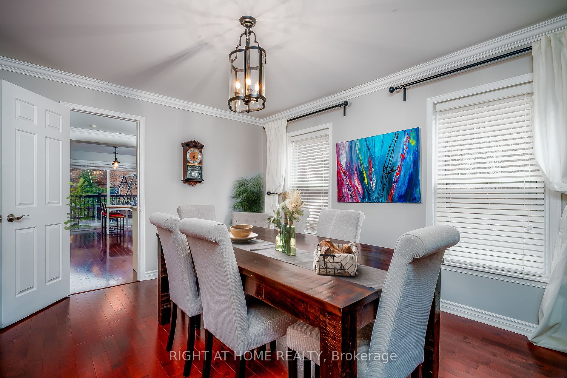 533 Braeburn Cres